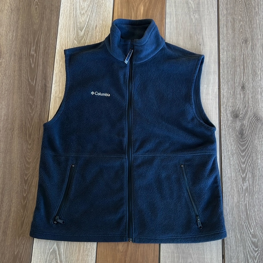 Columbia fleece vest, large